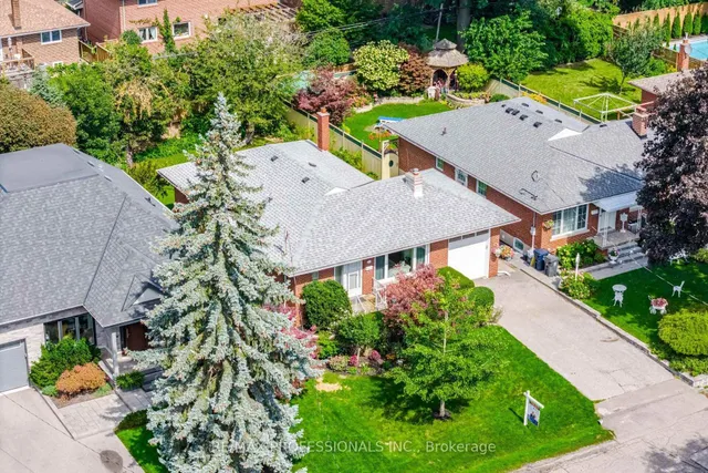 42 Cardigan Rd, Toronto 3