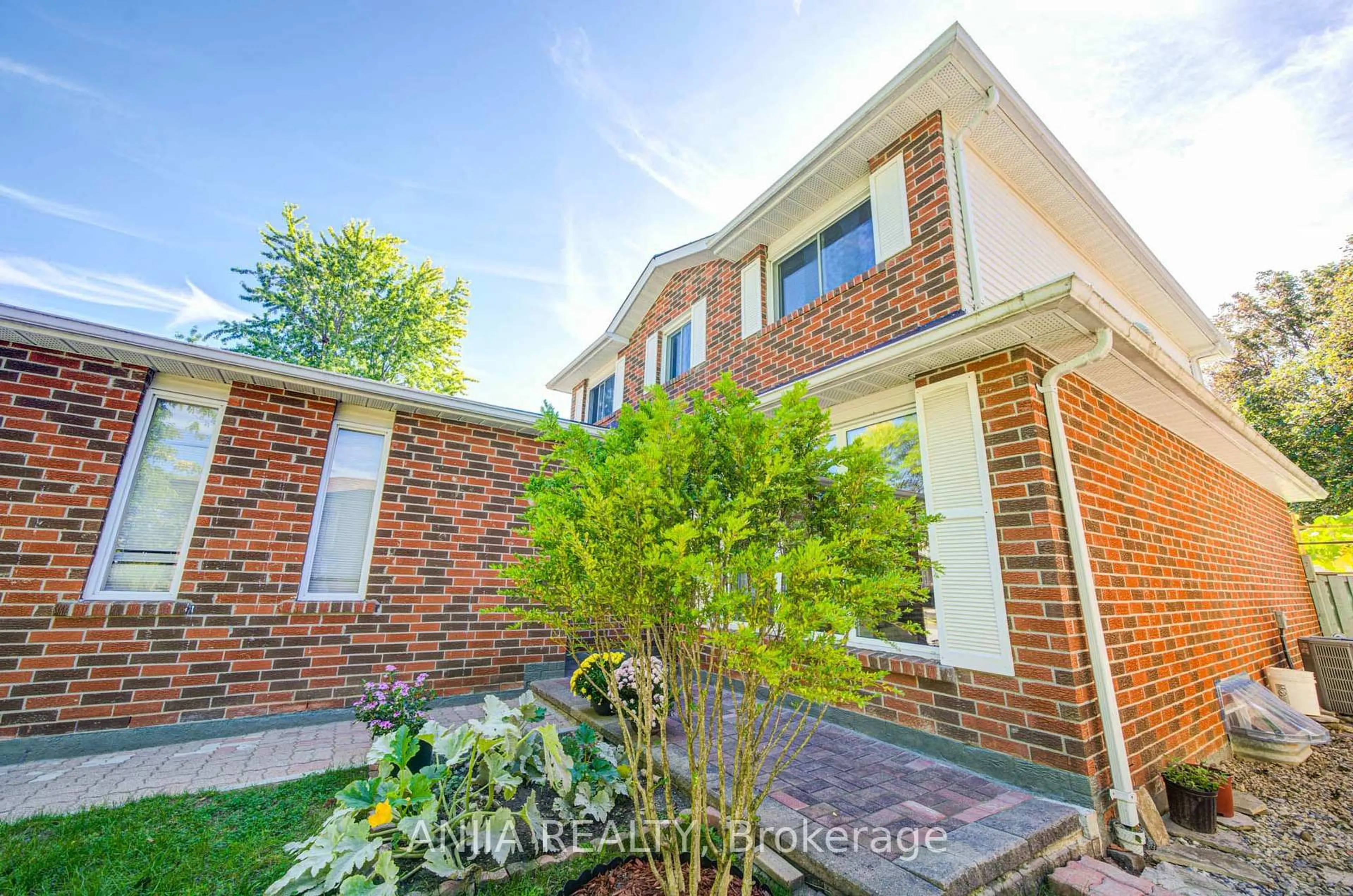 Home with brick exterior material, building for 77 Royal Palm Dr, Brampton Ontario L6Z 1P2