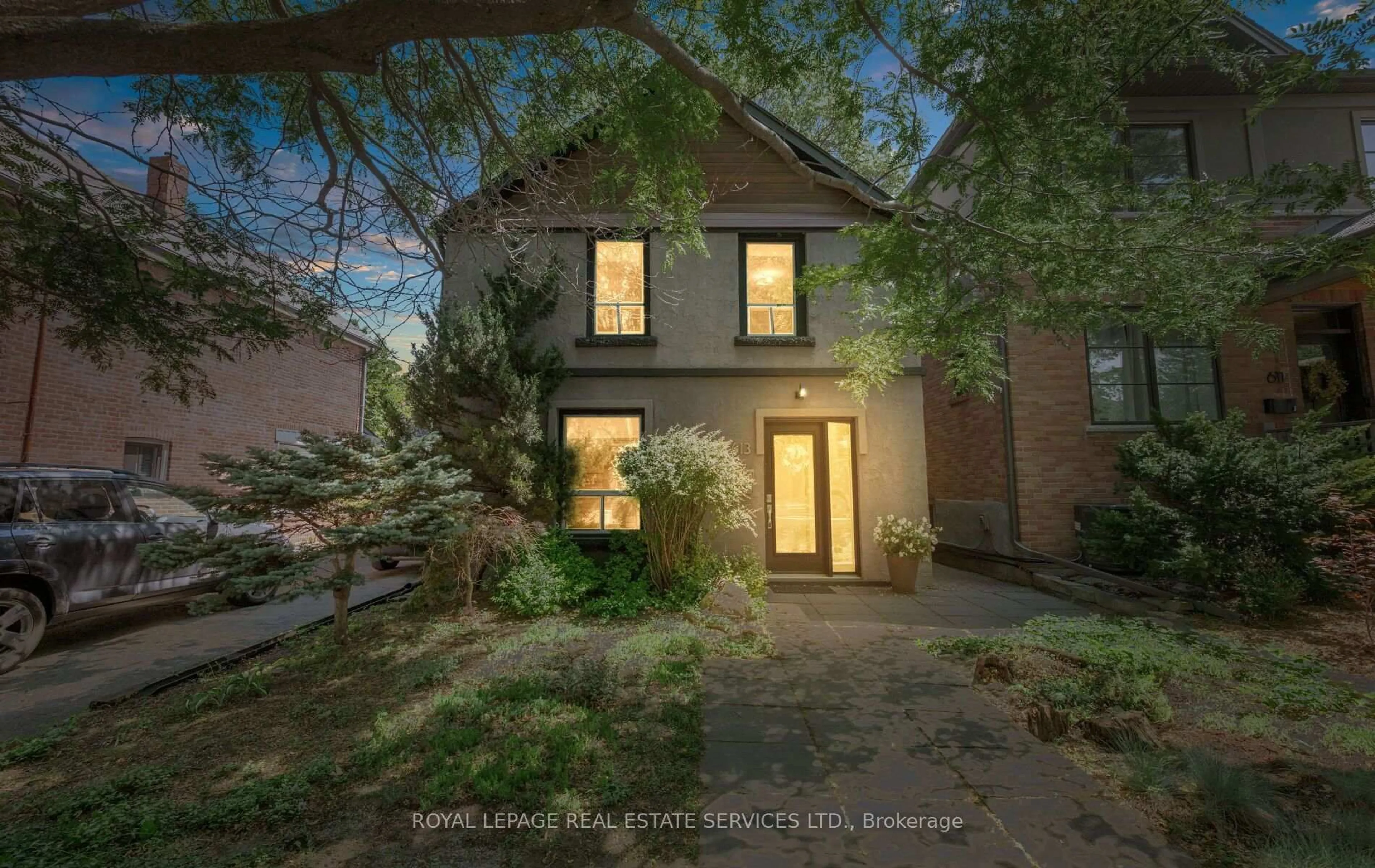 A pic from outside/outdoor area/front of a property/back of a property/a pic from drone, street for 613 Beresford Ave, Toronto Ontario M6S 3C2