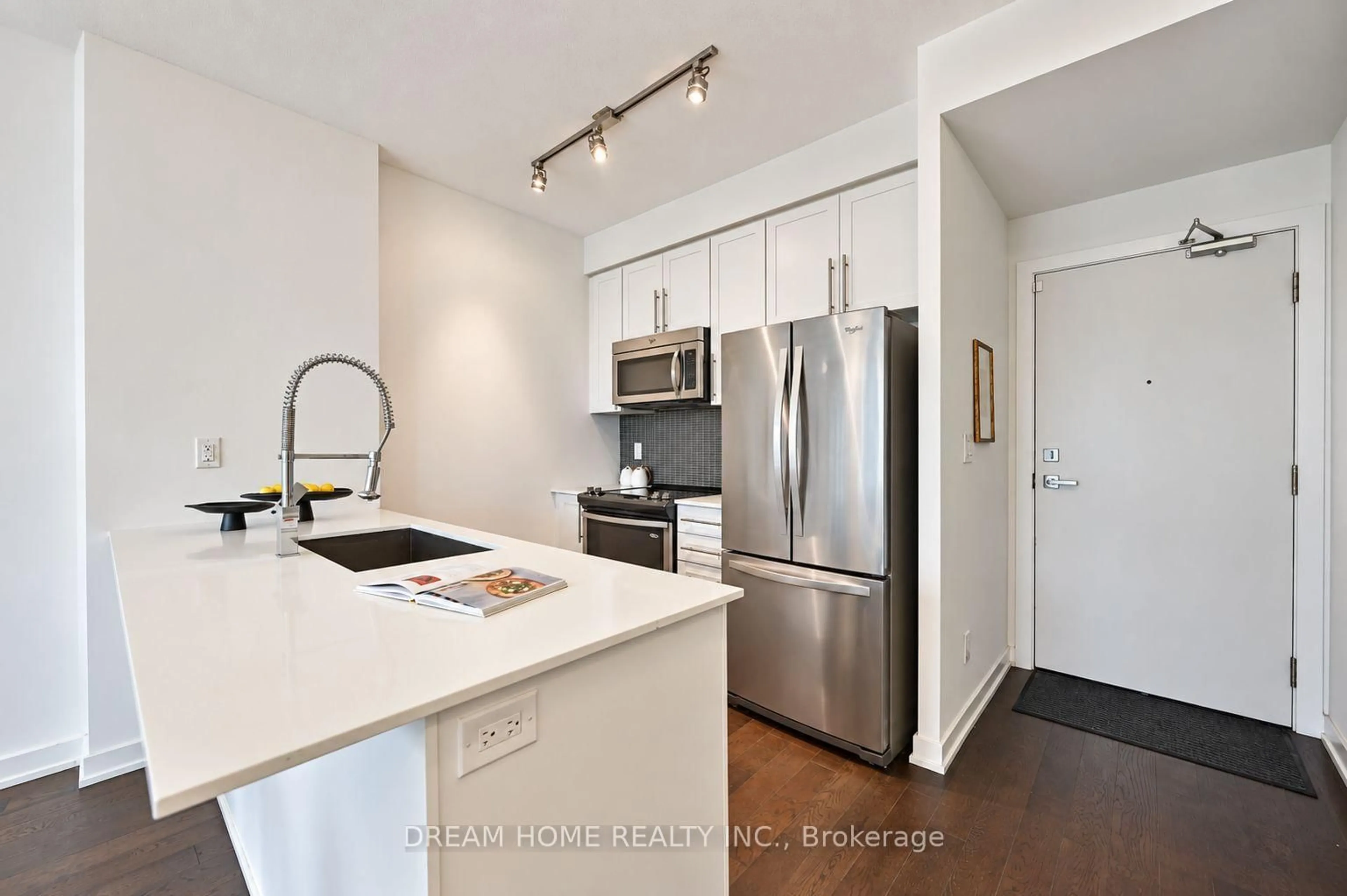 Standard kitchen, unknown for 4011 Brickstone Mews #4003, Mississauga Ontario L5B 0J7