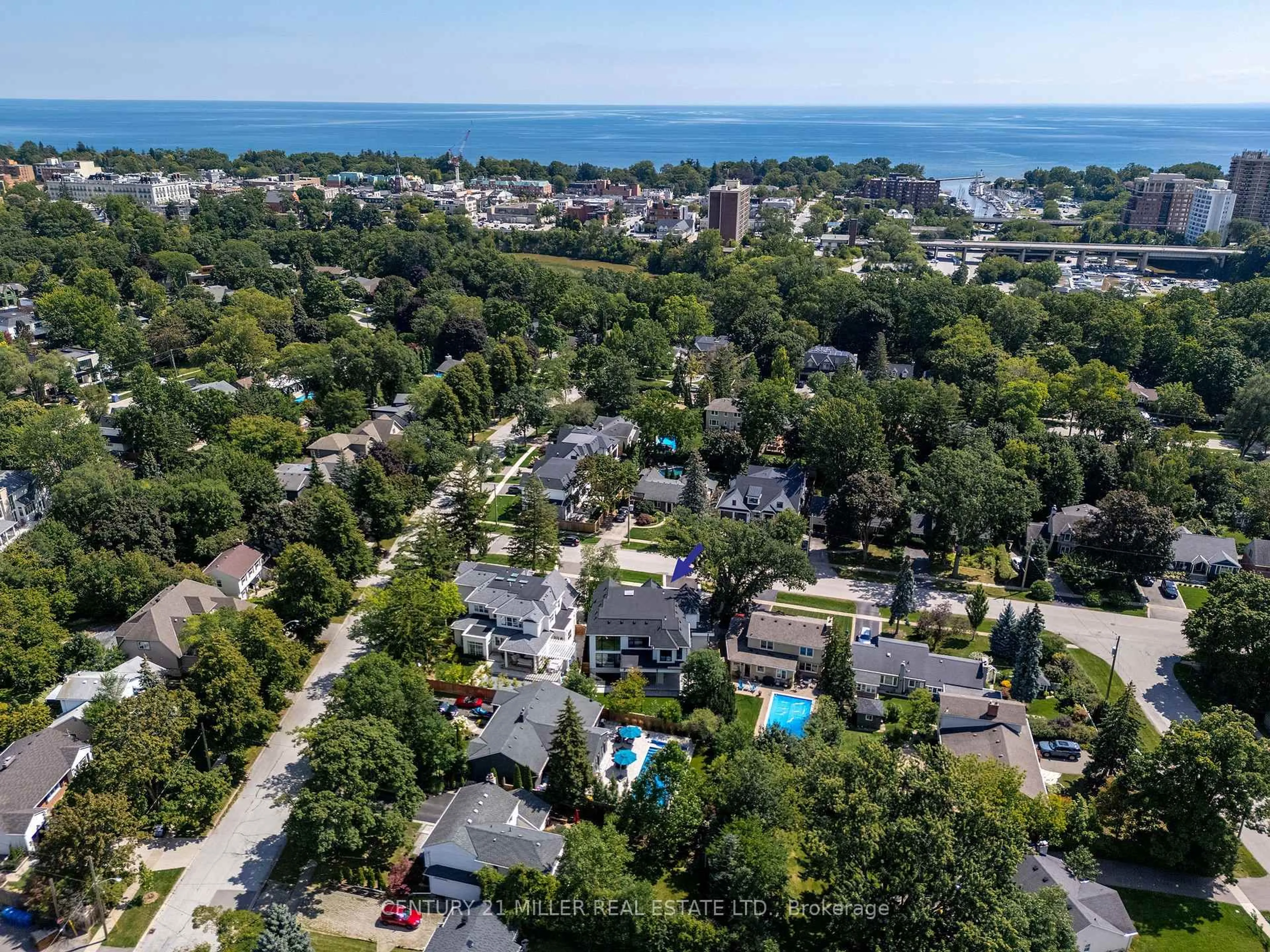 A pic from outside/outdoor area/front of a property/back of a property/a pic from drone, water/lake/river/ocean view for 61 Highland Rd, Oakville Ontario L6K 1S8