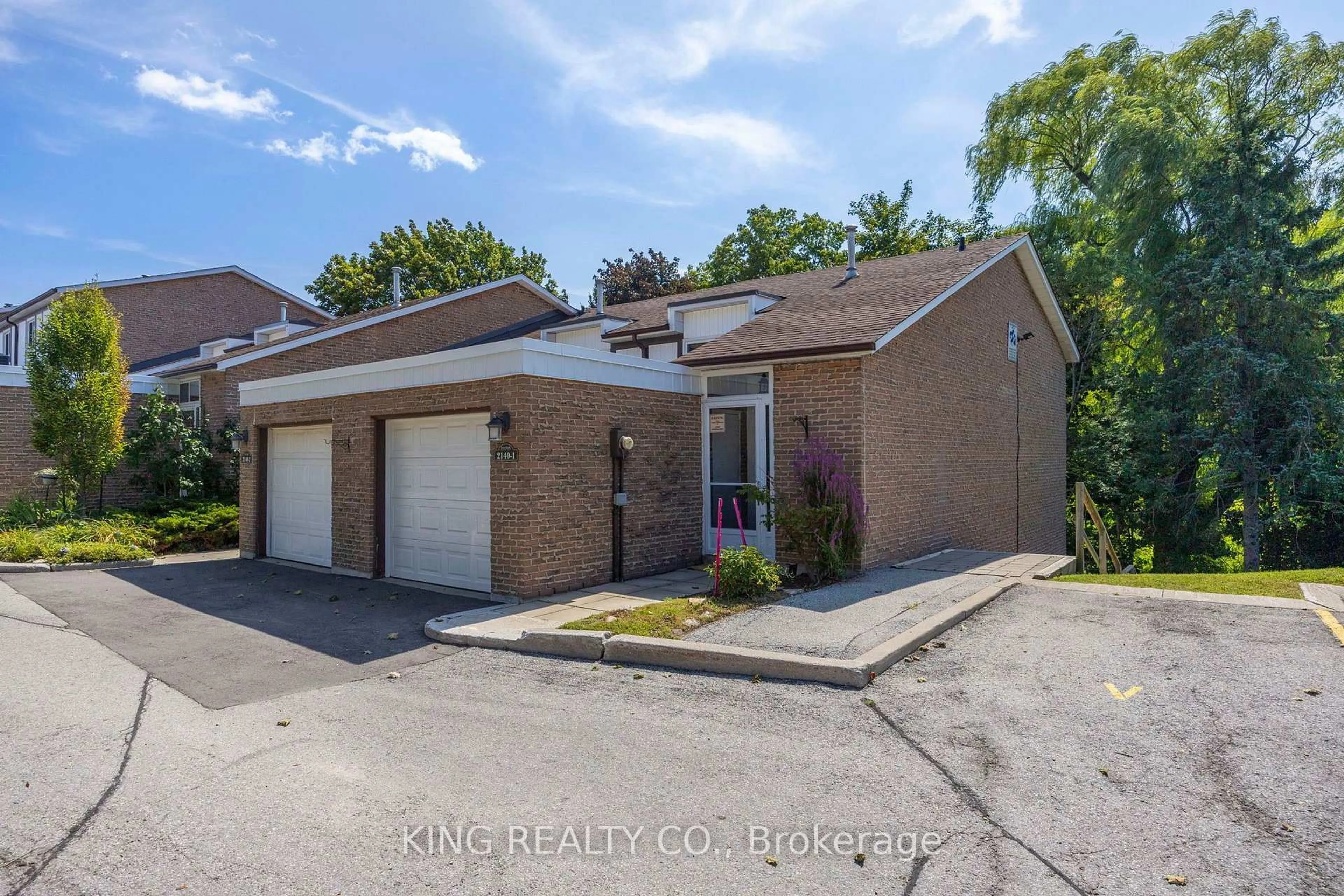 A pic from outside/outdoor area/front of a property/back of a property/a pic from drone, street for 2140 Upper Middle Rd #1, Burlington Ontario L7P 2Z8