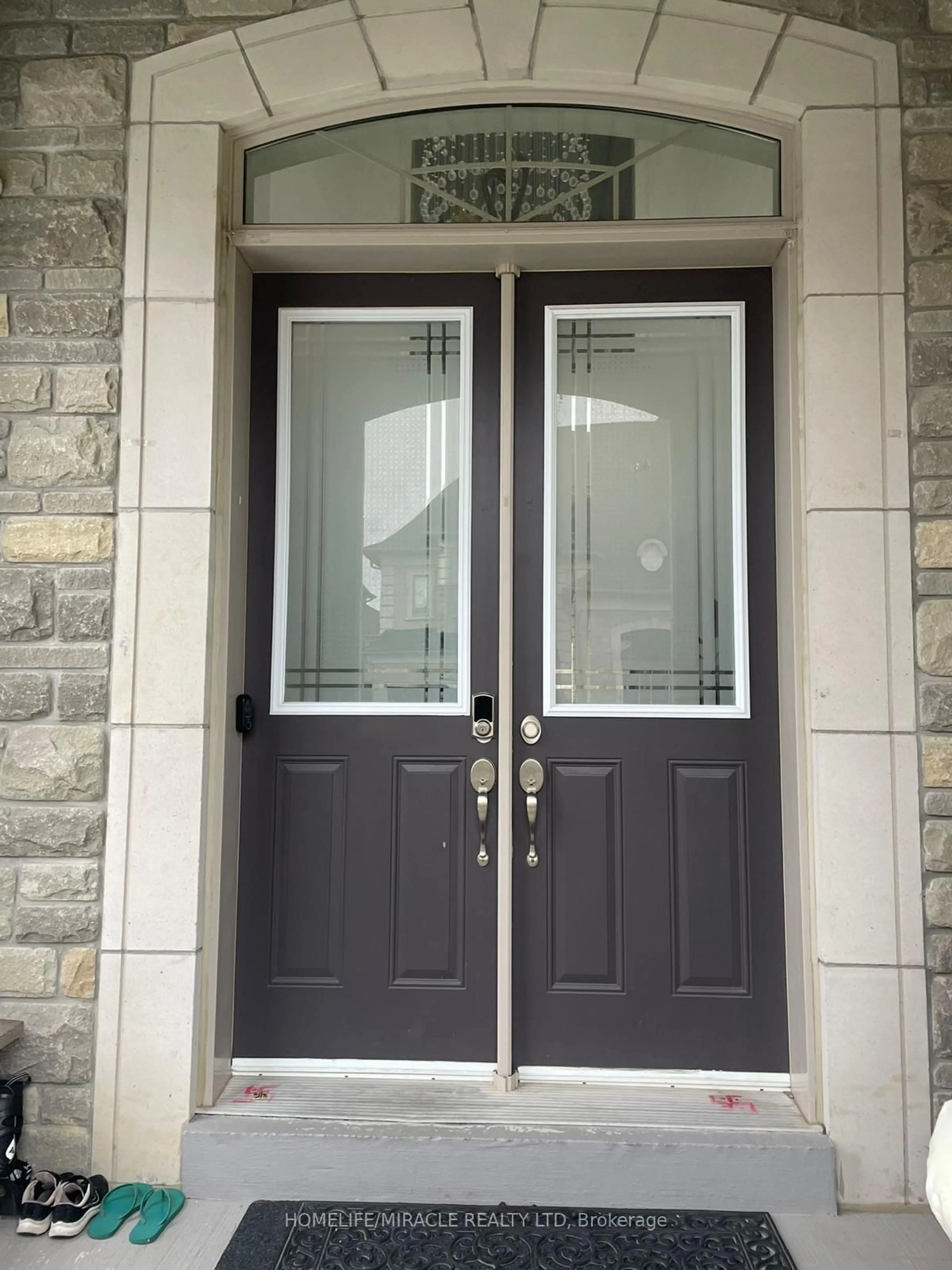 Indoor entryway for 11 Hertonia St, Brampton Ontario L6P 4E6