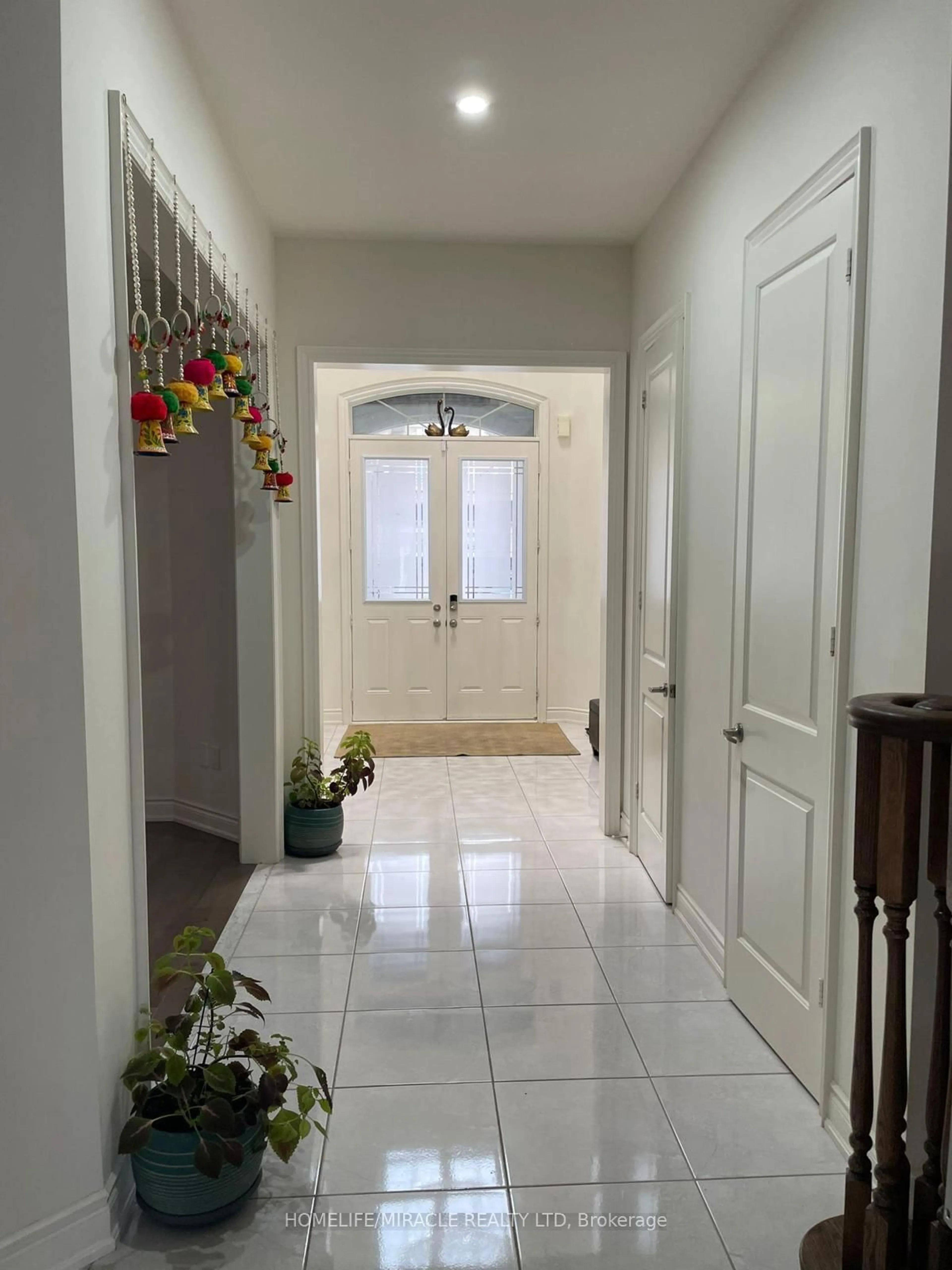 Indoor entryway for 11 Hertonia St, Brampton Ontario L6P 4E6