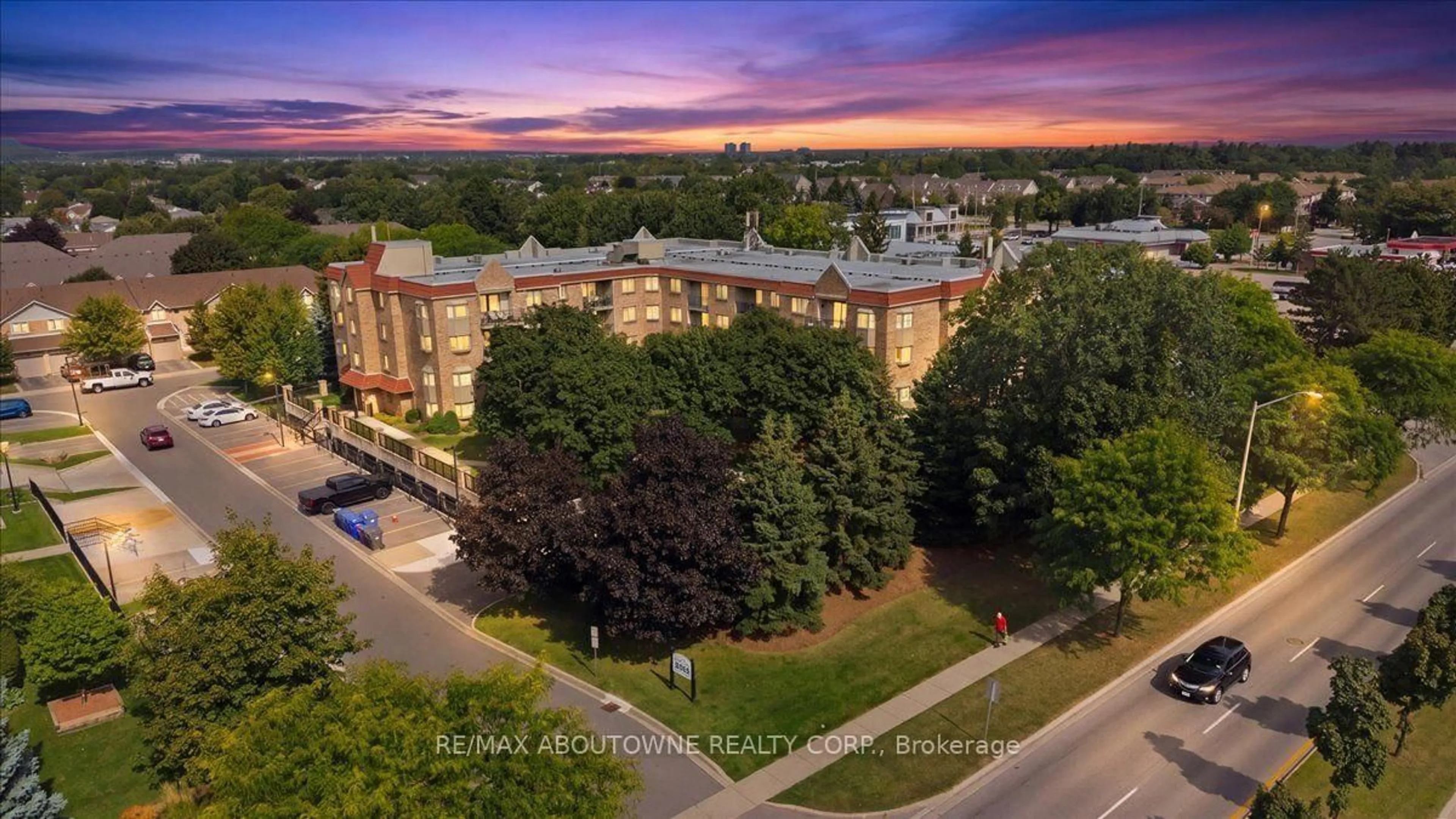 A pic from outside/outdoor area/front of a property/back of a property/a pic from drone, building for 3499 Upper Middle Rd #203, Burlington Ontario L7M 4M7