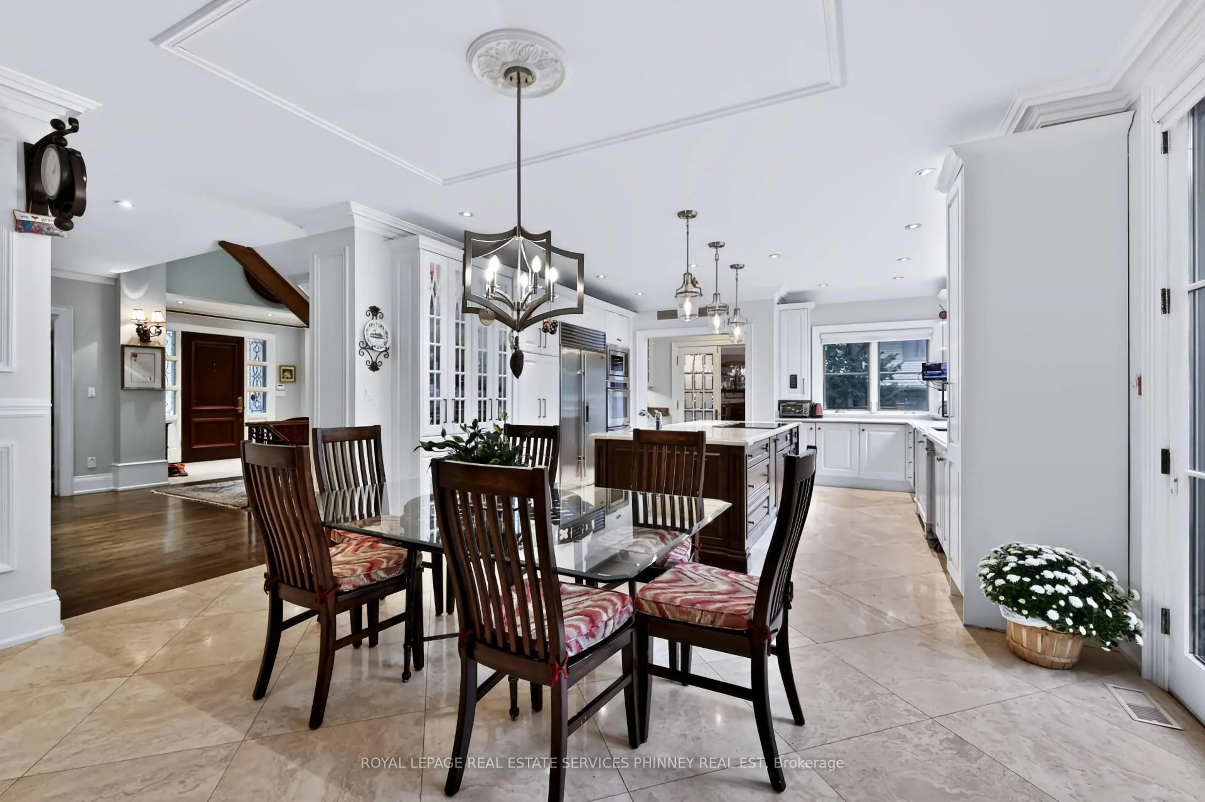 Dining room, ceramic/tile floor for 541 Arrowhead Rd, Mississauga Ontario L5H 1V5