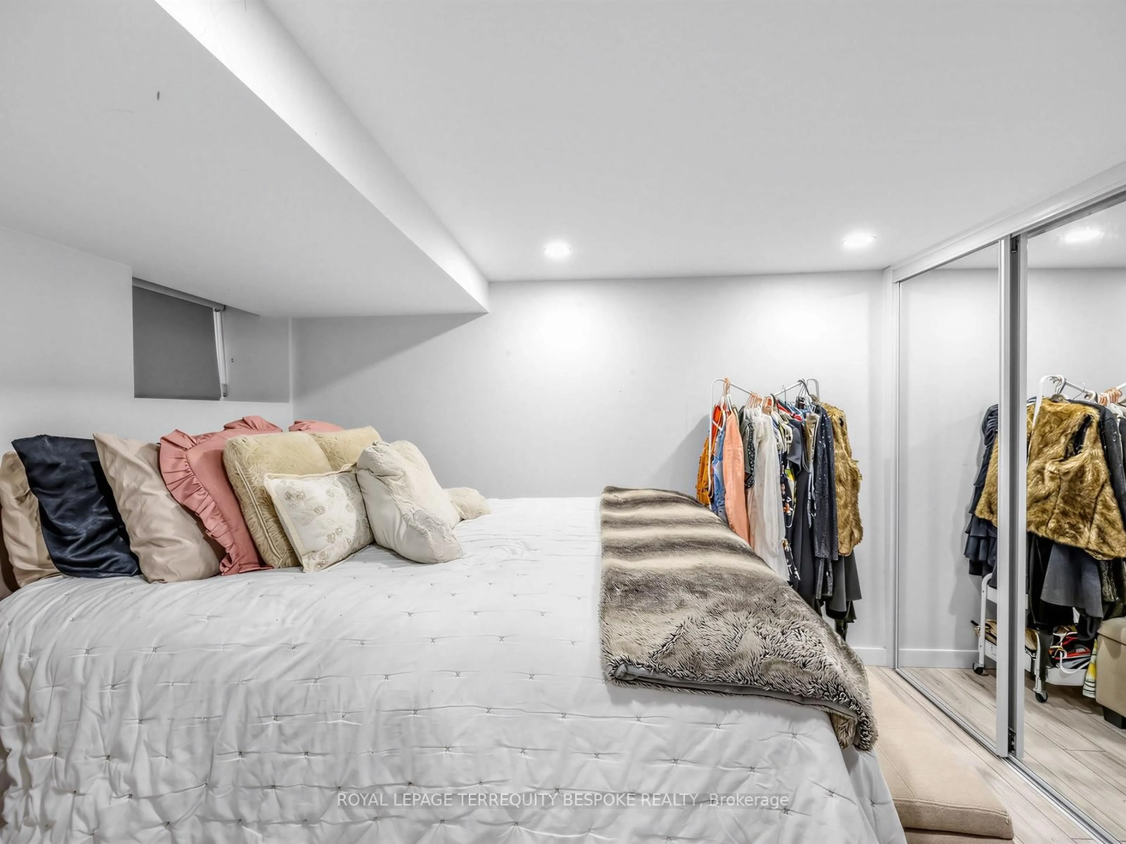 Bedroom with bed, unknown for 61 Chelsea Ave, Toronto Ontario M6P 1B9