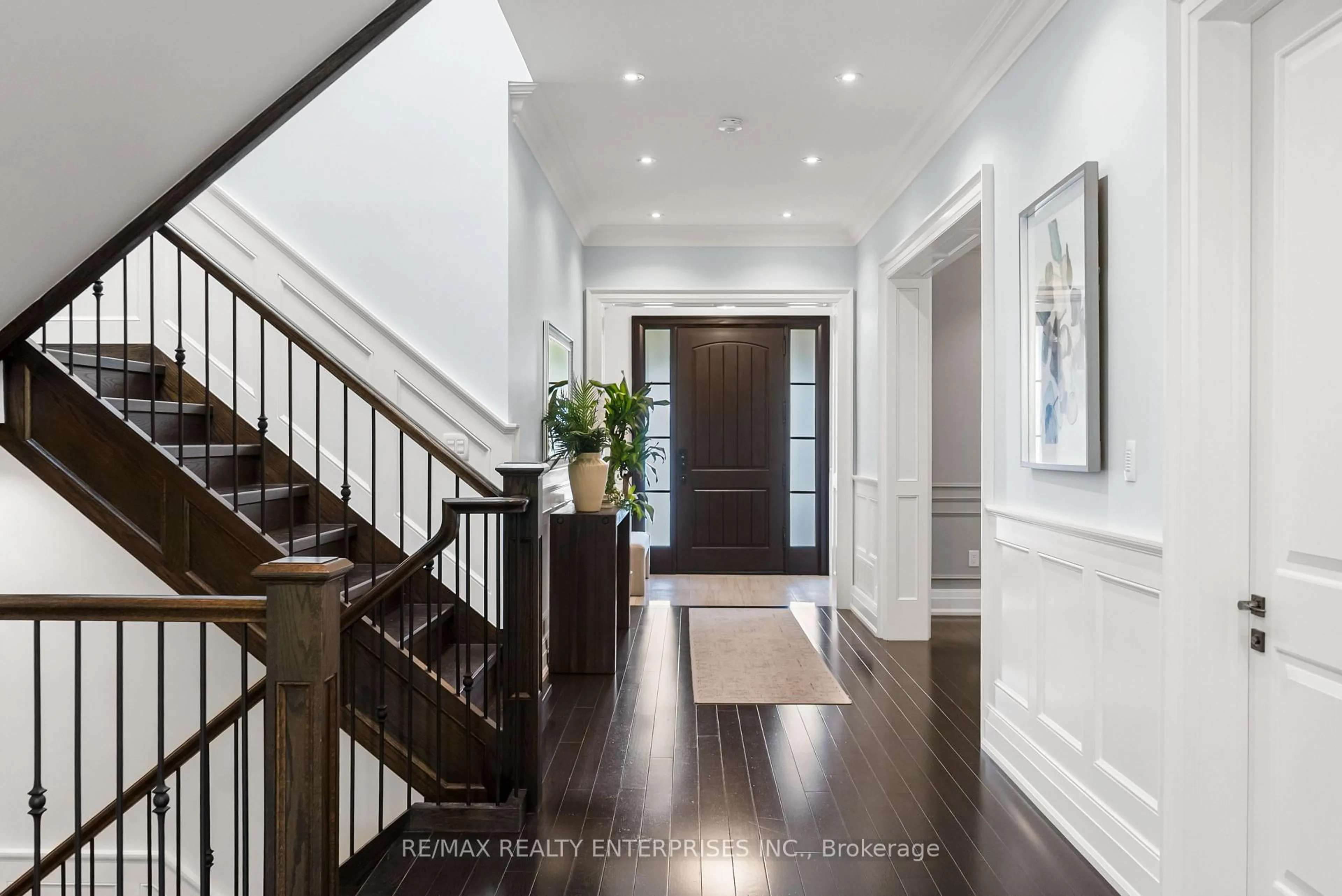 Indoor entryway for 363 Niar Ave, Mississauga Ontario L5G 1W2