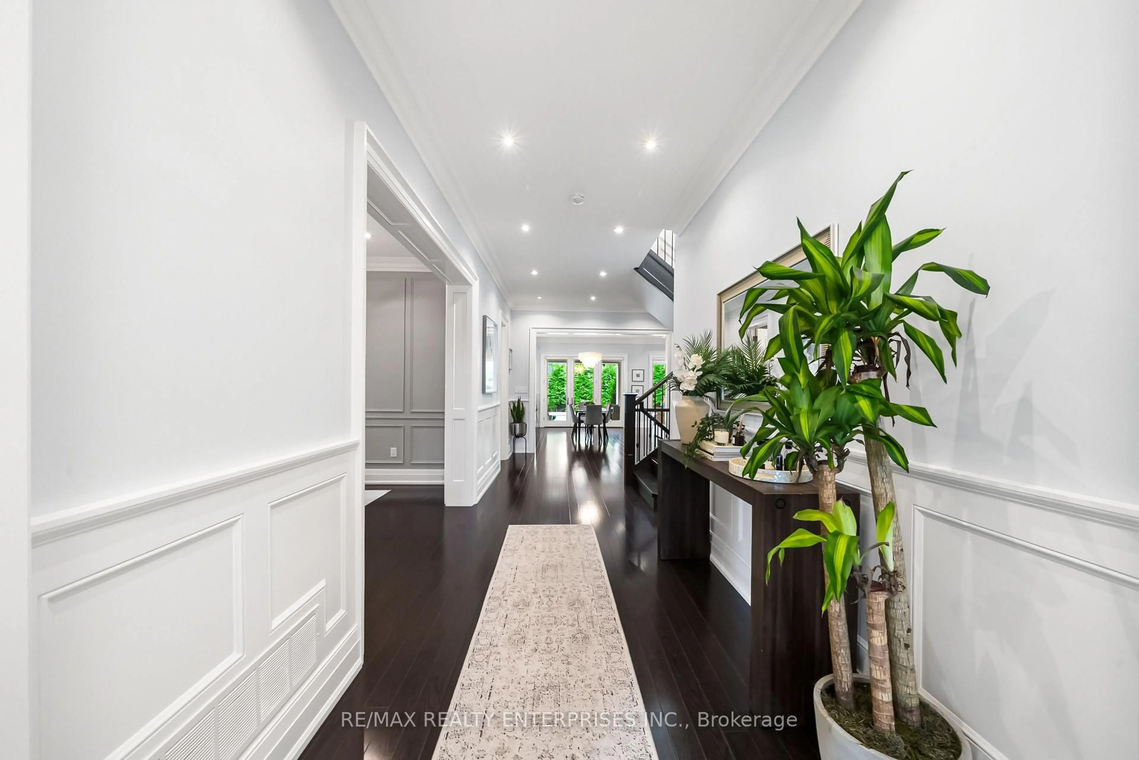 Indoor entryway for 363 Niar Ave, Mississauga Ontario L5G 1W2