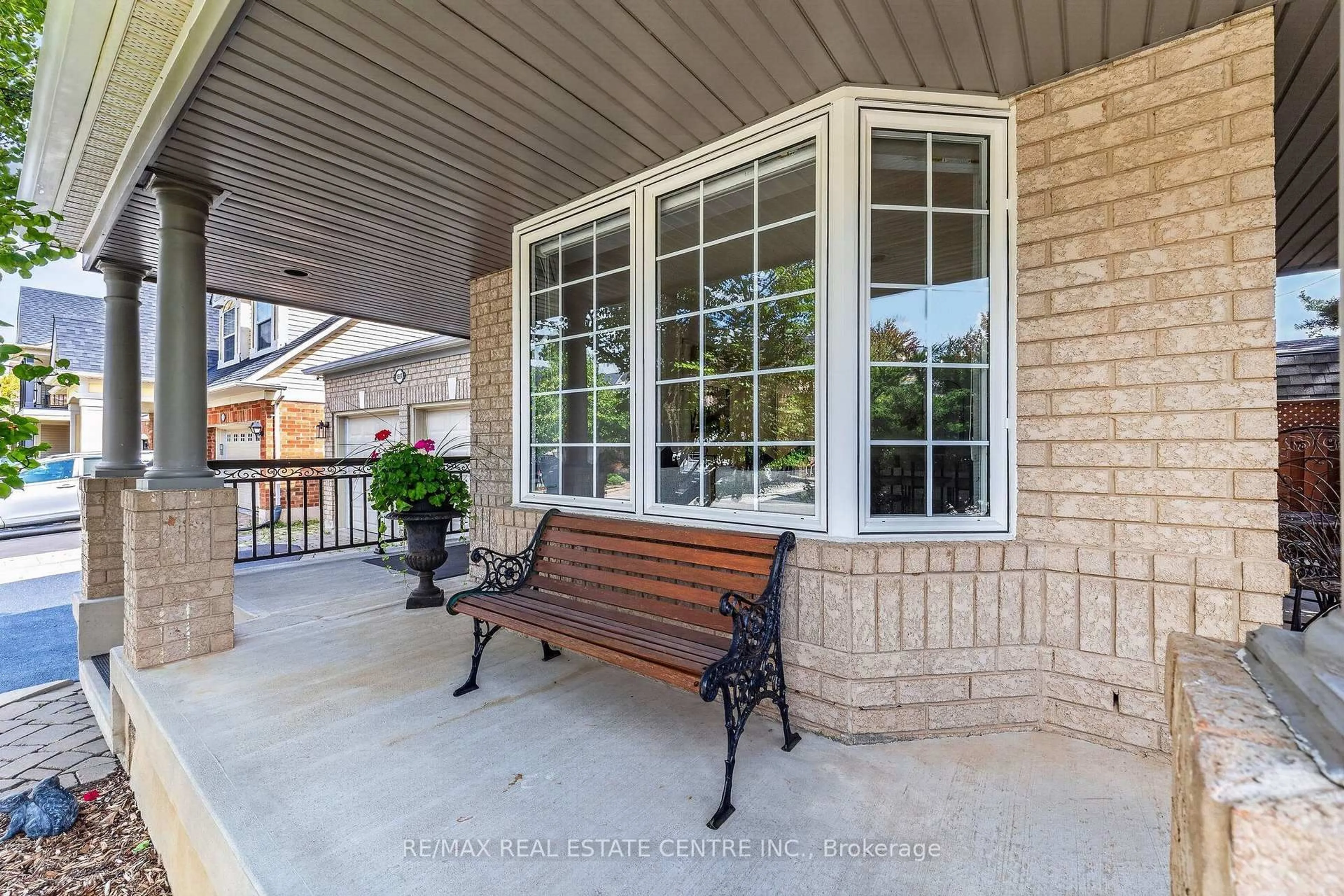 Unknown for 1667 Dempsey Cres, Milton Ontario L9T 5M5