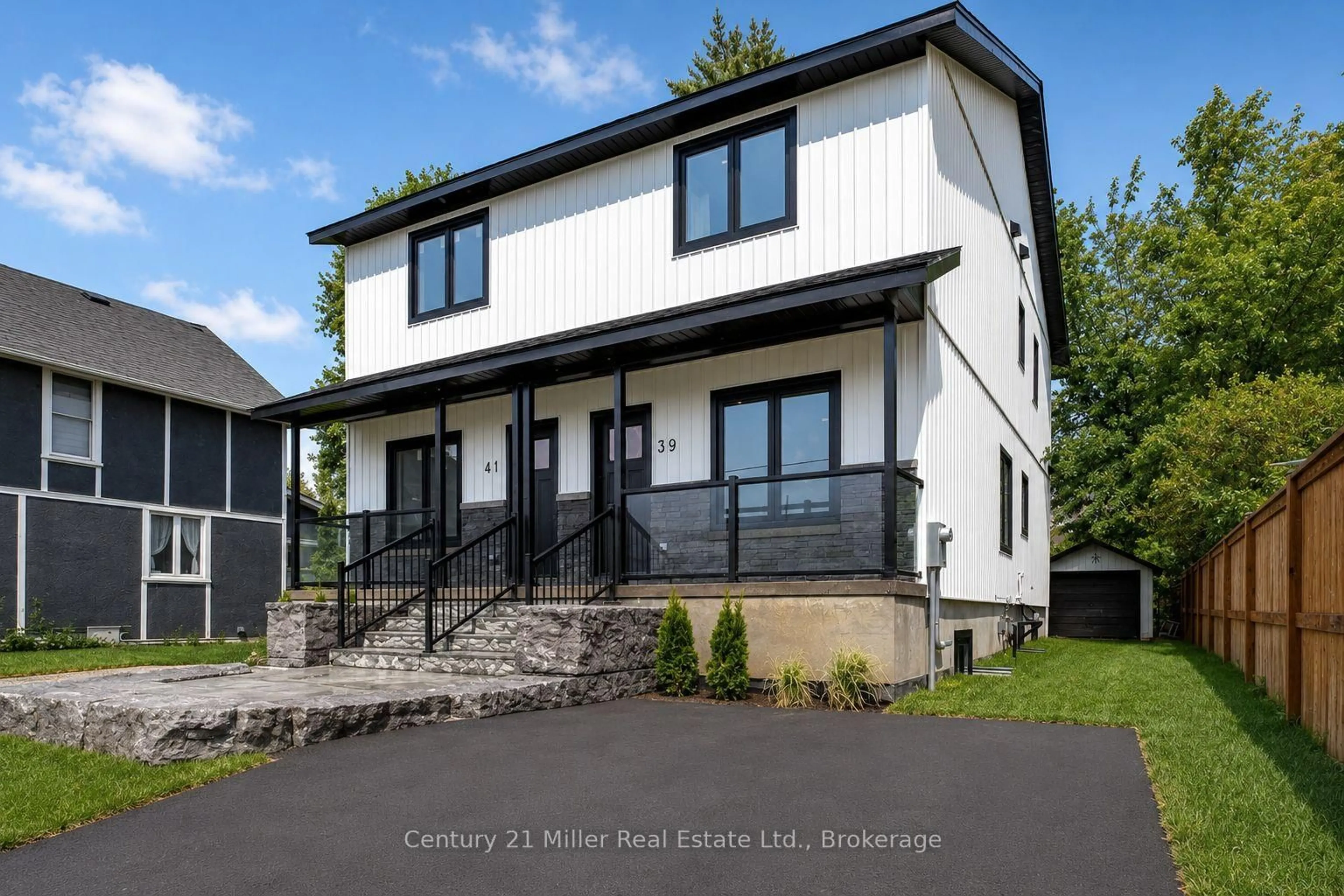 Home with vinyl exterior material, street for 39 Victoria St, Halton Hills Ontario L7G 3N5