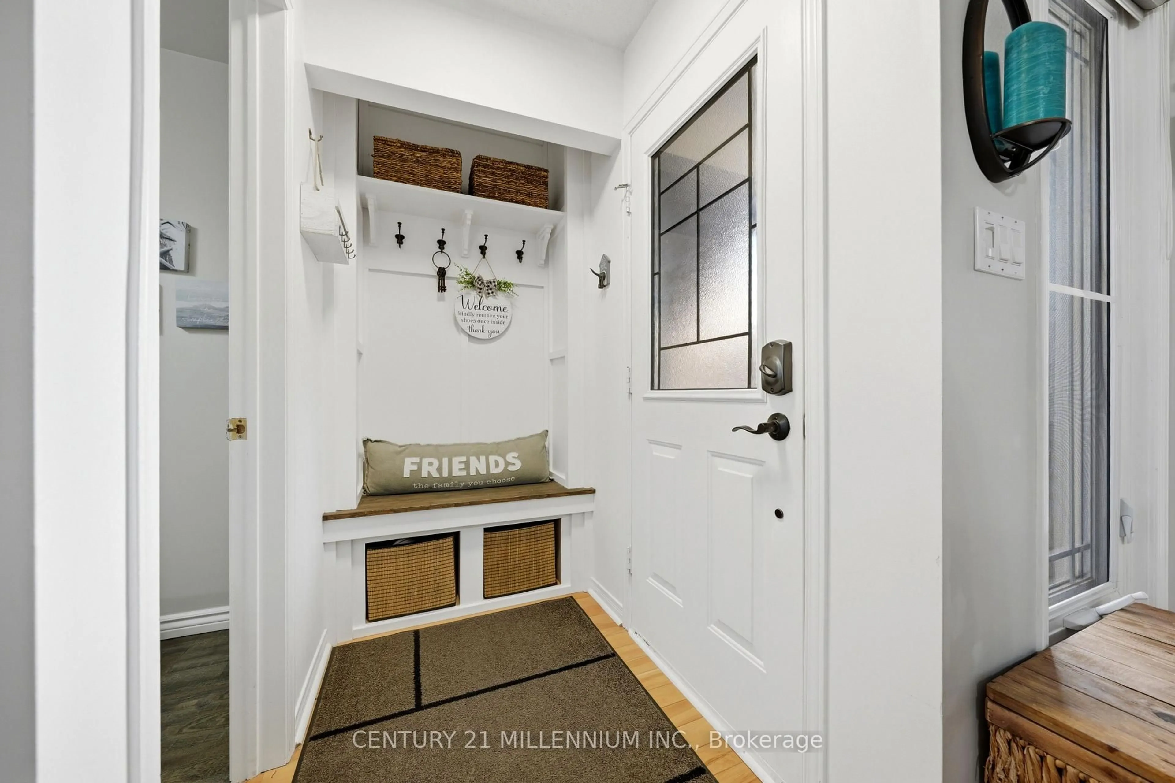 Indoor entryway for 20 Flemington Dr, Caledon Ontario L7C 1B5