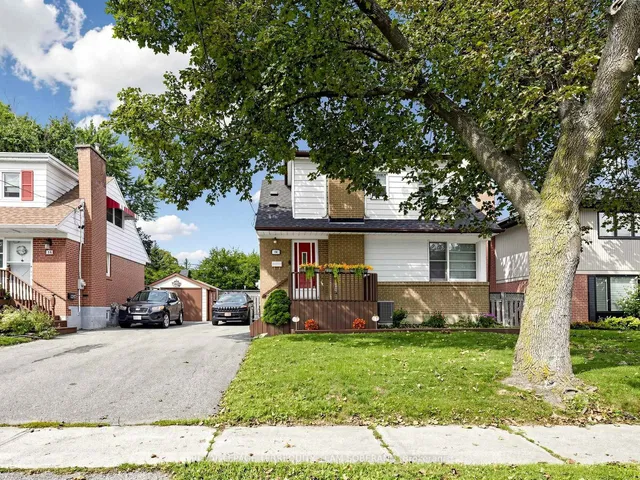16 Clearbrooke Circ, Toronto 3