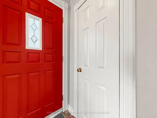 16 Clearbrooke Circ, Toronto 5
