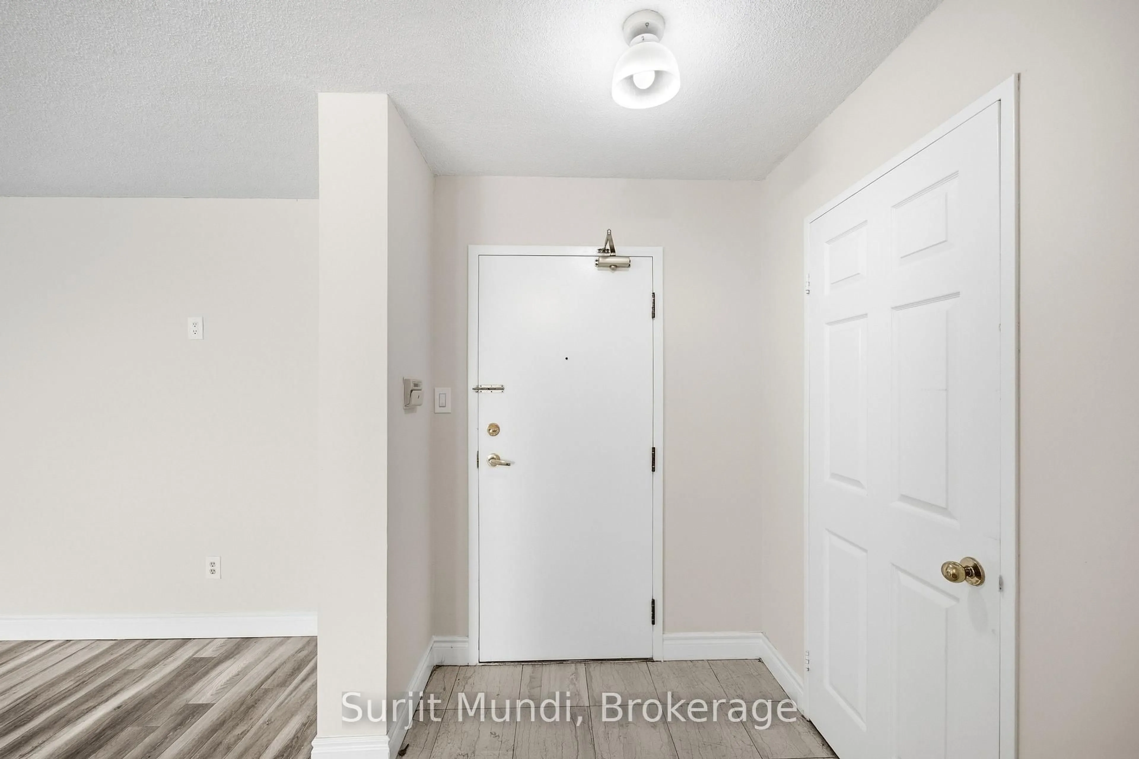 Indoor entryway for 10 Malta Ave #1501, Brampton Ontario L6Y 4G6