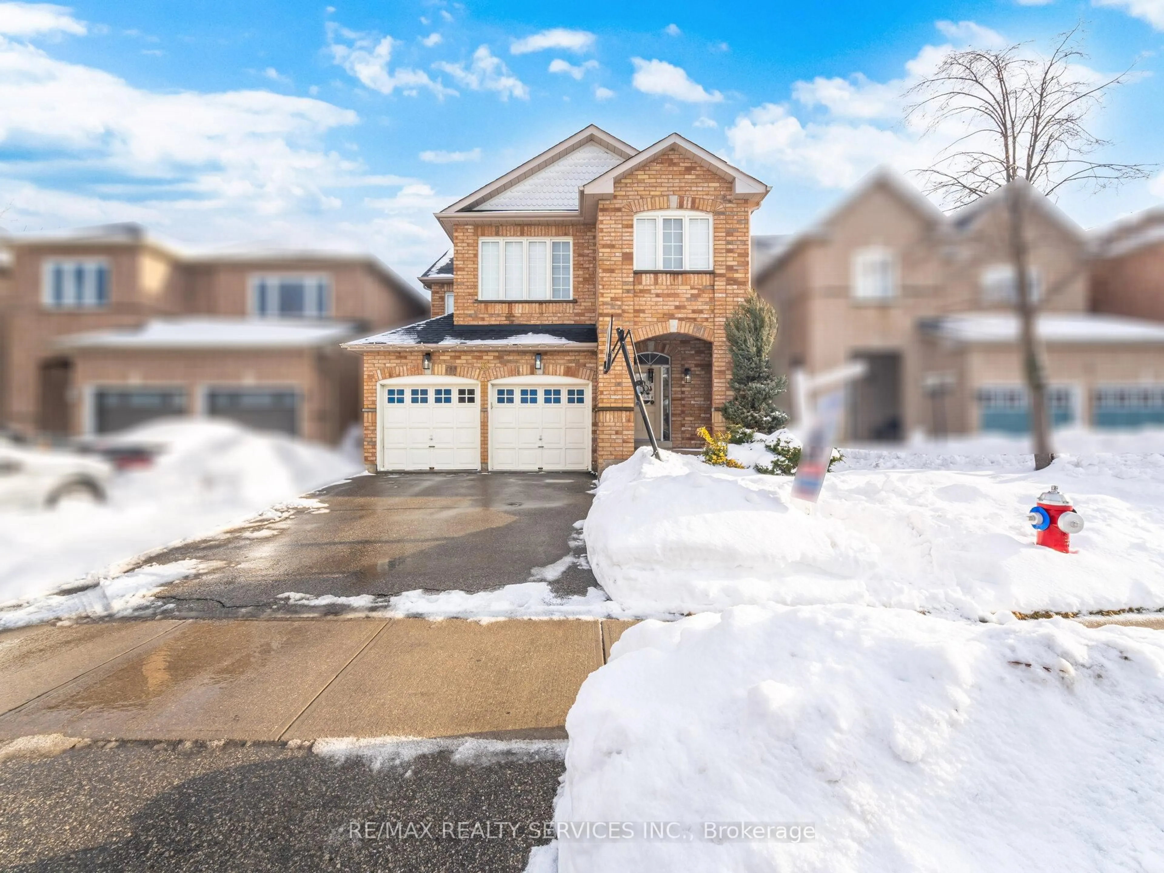 Home with brick exterior material, street for 33 Sewells Lane, Brampton Ontario L7A 2Z9