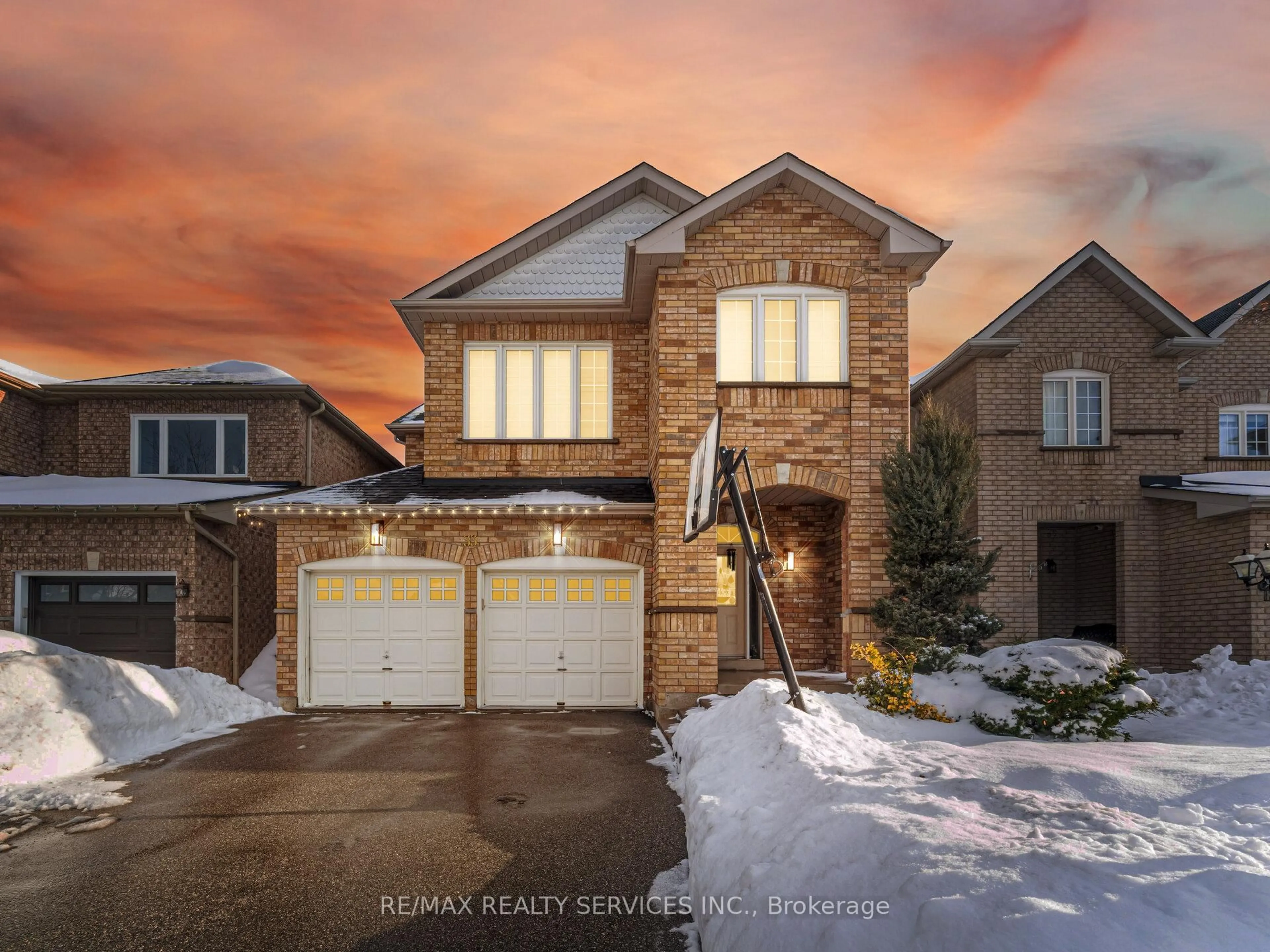 Home with brick exterior material, street for 33 Sewells Lane, Brampton Ontario L7A 2Z9
