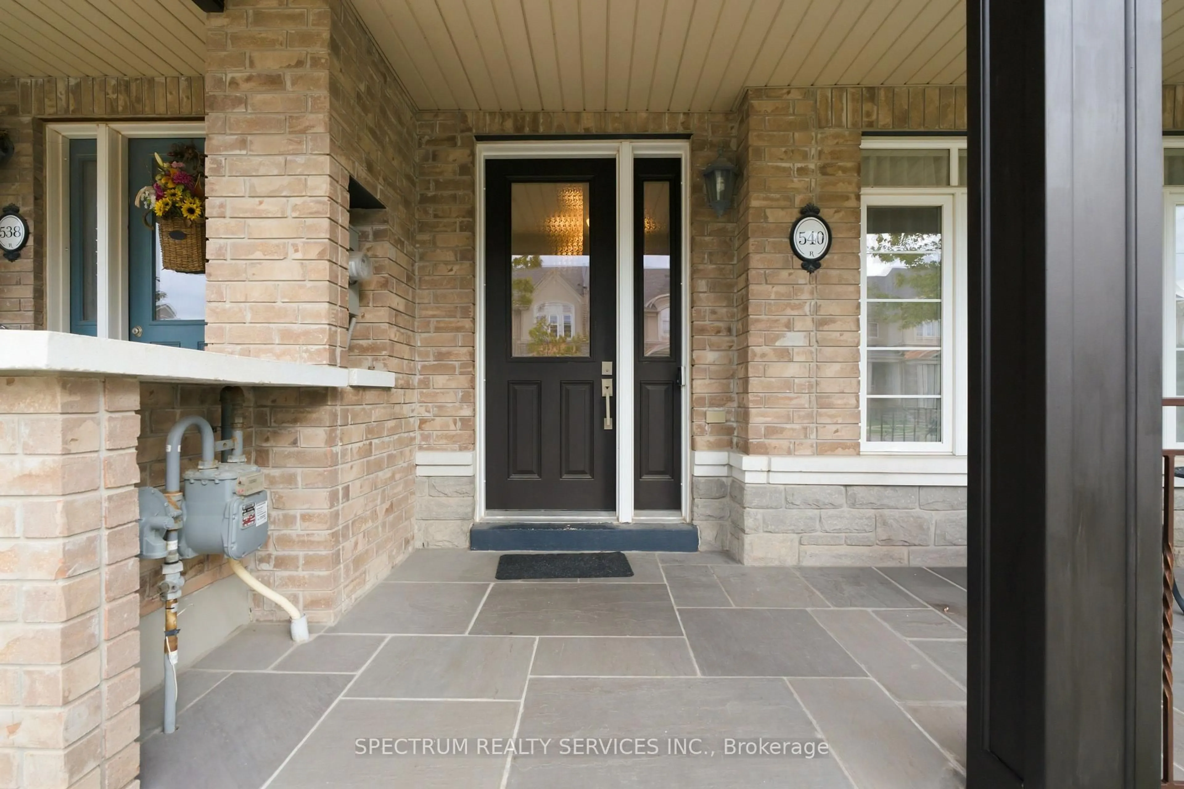 Indoor entryway for 540 Sixteen Mile Dr, Oakville Ontario L6M 0R2