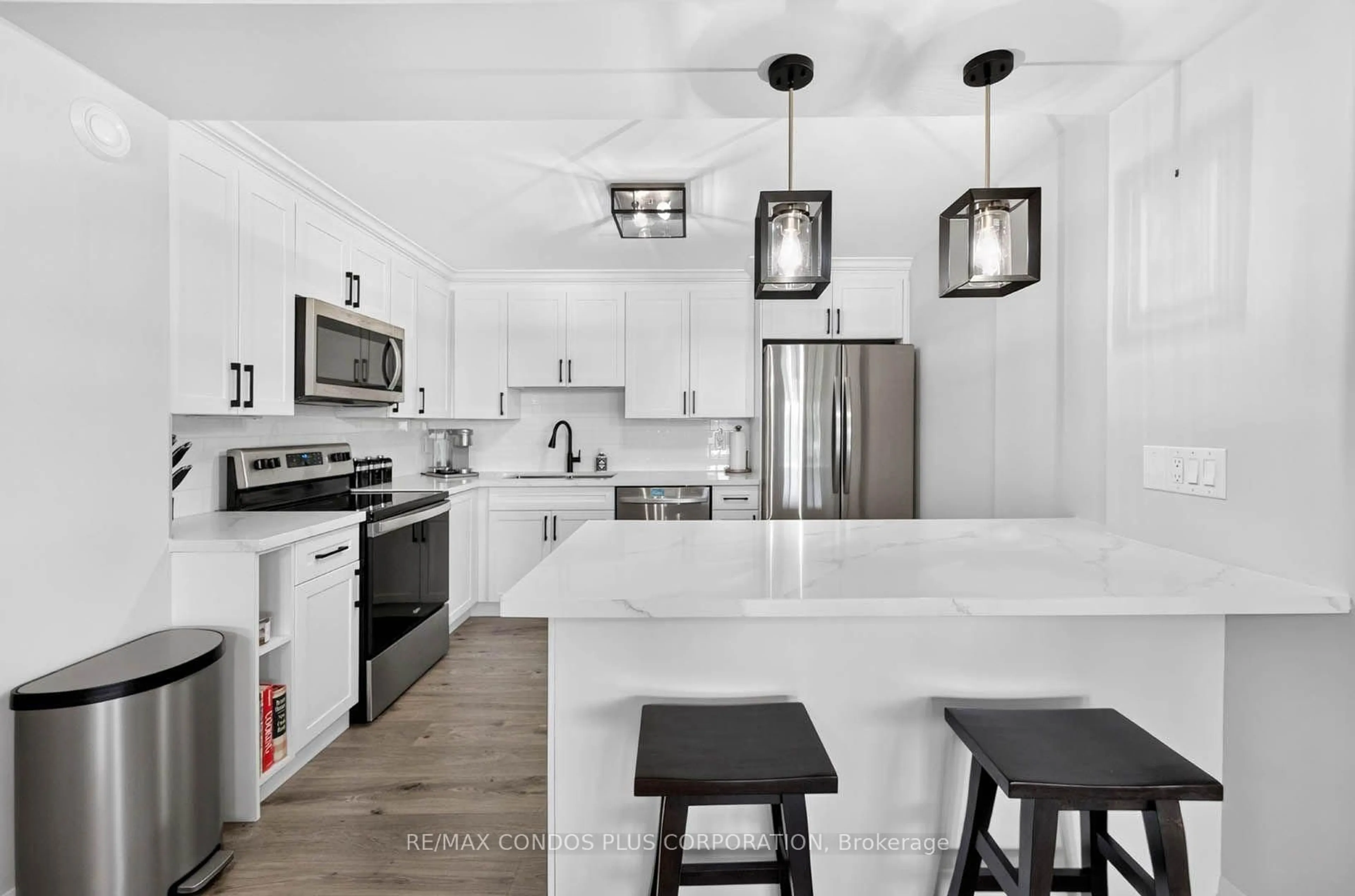 Open concept kitchen, ceramic/tile floor for 1400 Dixie Rd #601, Mississauga Ontario L5E 3E1
