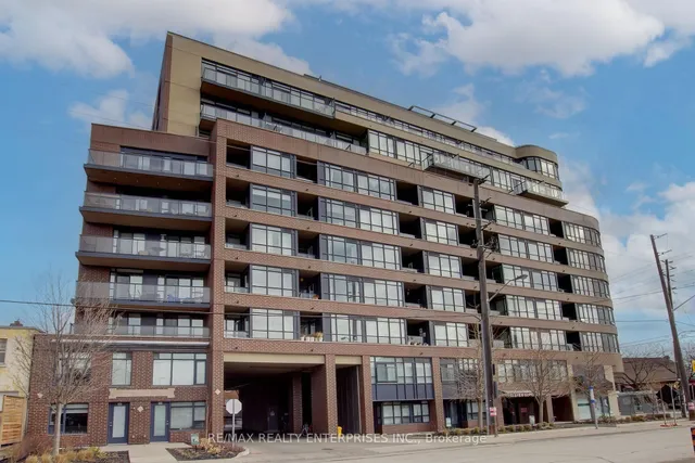 11 Superior Ave #TH1, Toronto 4