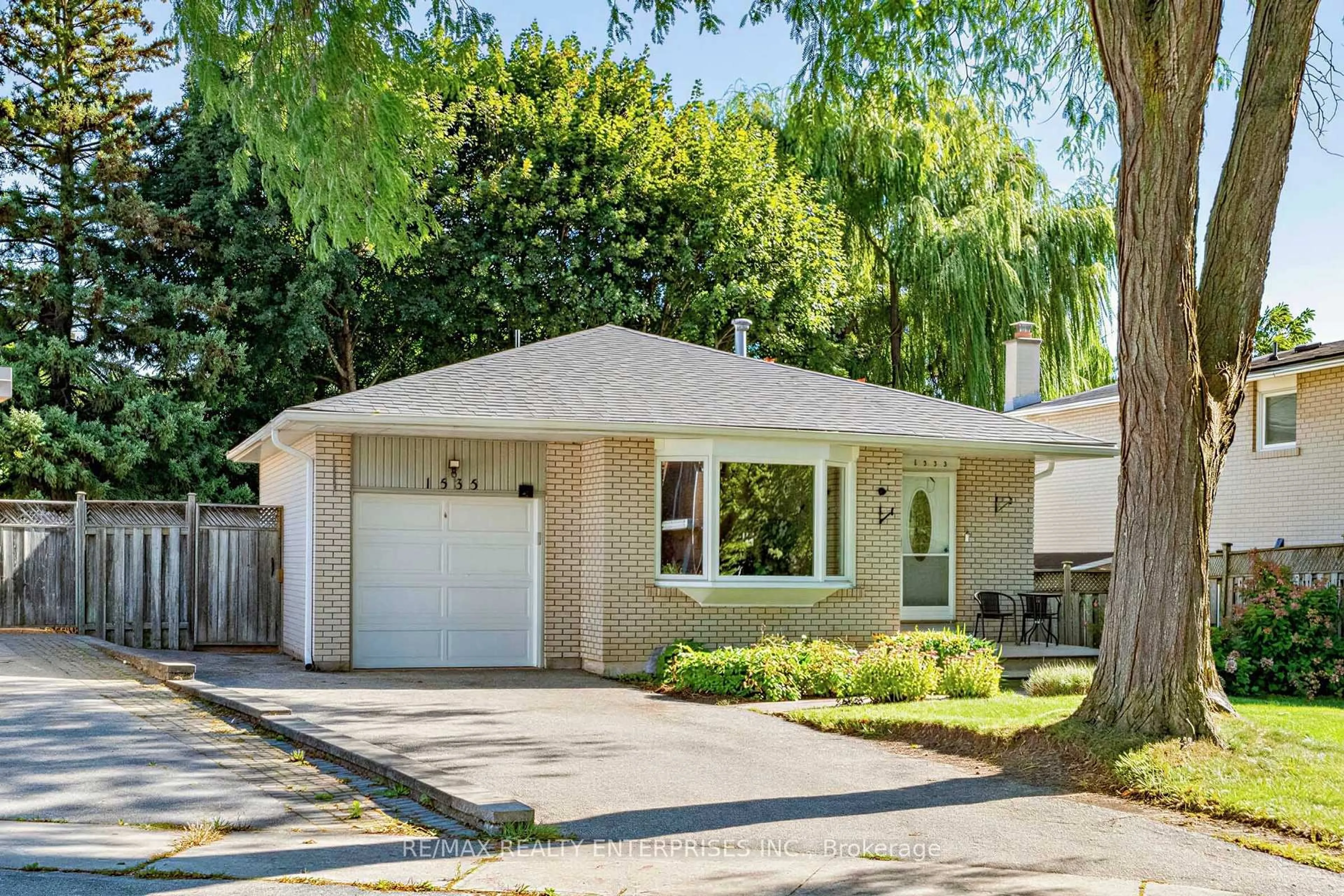 Home with brick exterior material, street for 1535 Thetford Crt, Mississauga Ontario L5J 3N2