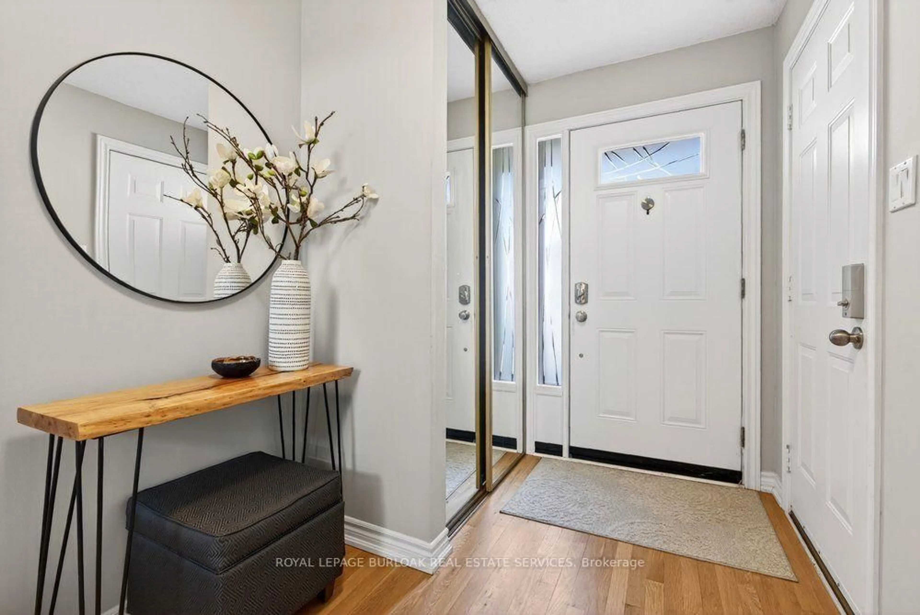 Indoor entryway for 1351 Ontario St #14, Burlington Ontario L7S 1E9