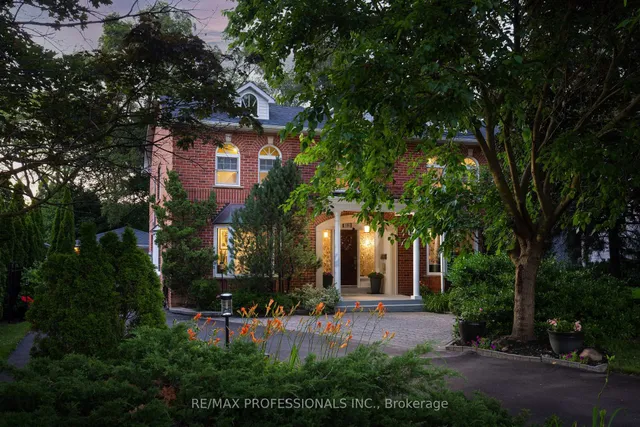 106 Rathburn Rd, Toronto 2