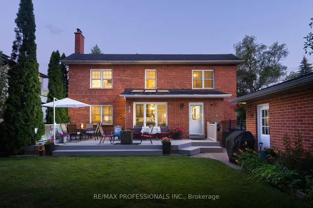 106 Rathburn Rd, Toronto 3