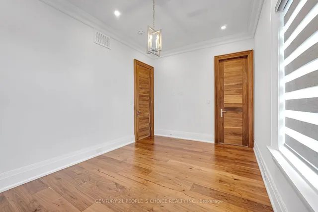 2115 Rebecca St, Oakville 5