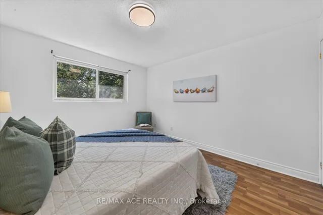 2330 Glastonbury Rd, Burlington 2