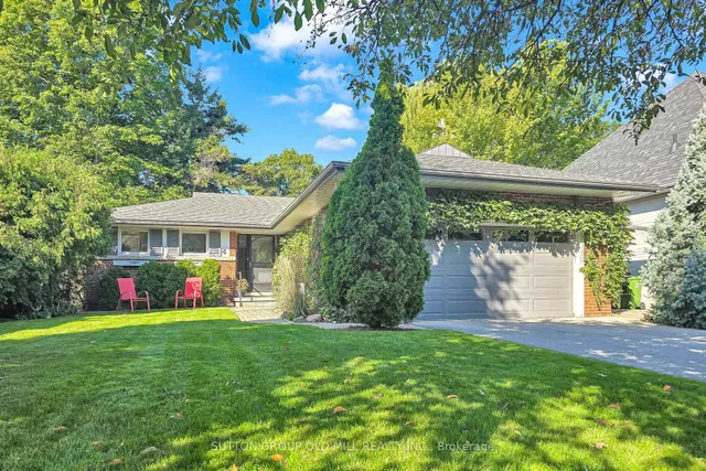 4 Ravenscrest Dr, Toronto 5