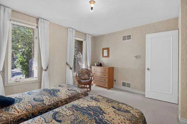 247 Spring Garden Rd, Oakville 5