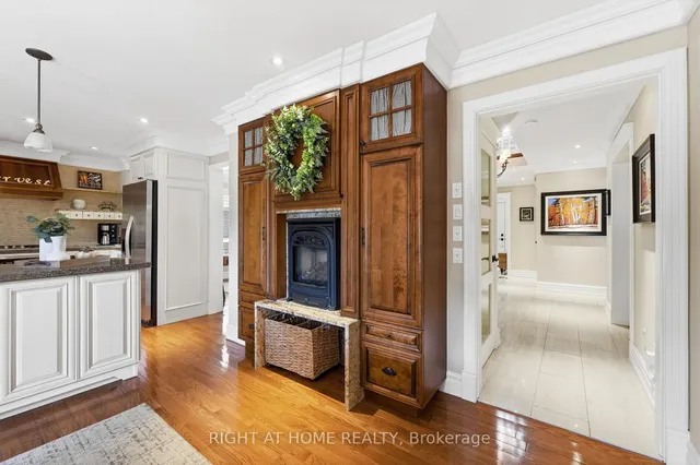 1594 Heritage Way, Oakville 3