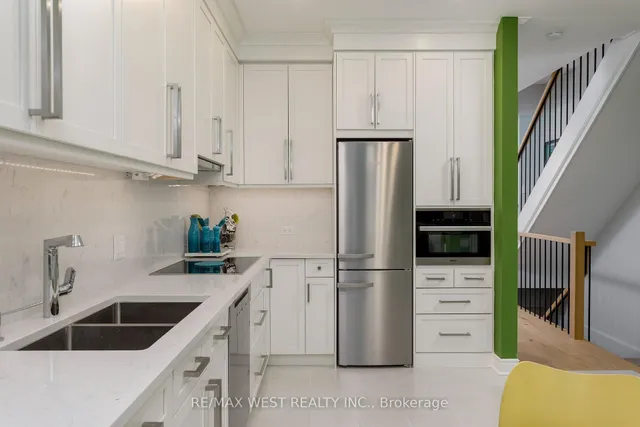 175 Grand Ave #3, Toronto 5