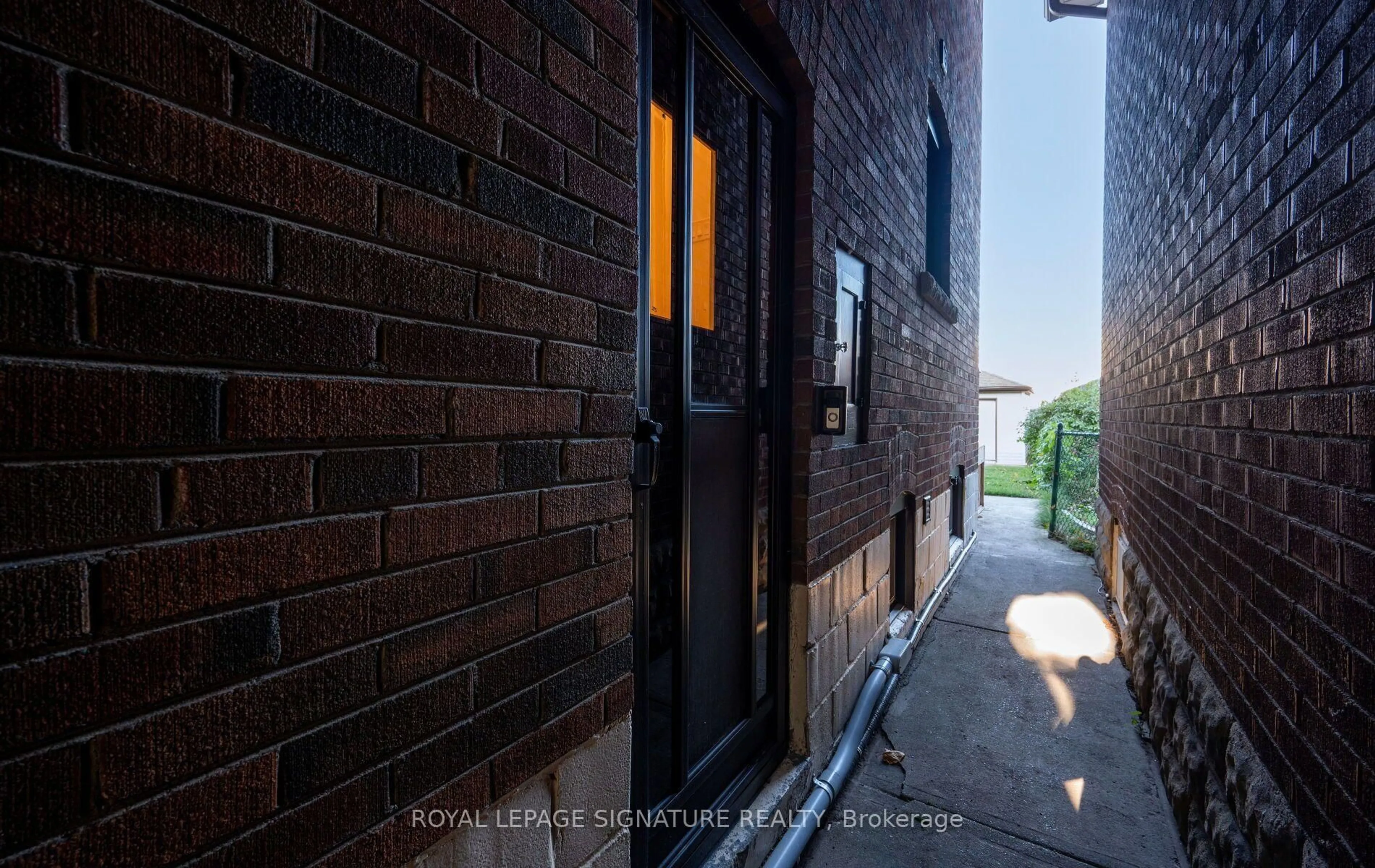 trreb/IMG-W13782036_0ca80158-f4dc-4ee9-94d6-7f5c1794c3fd-l.jpg