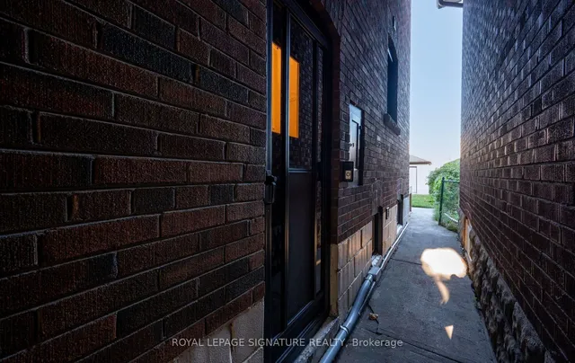193 Sixth St, Toronto