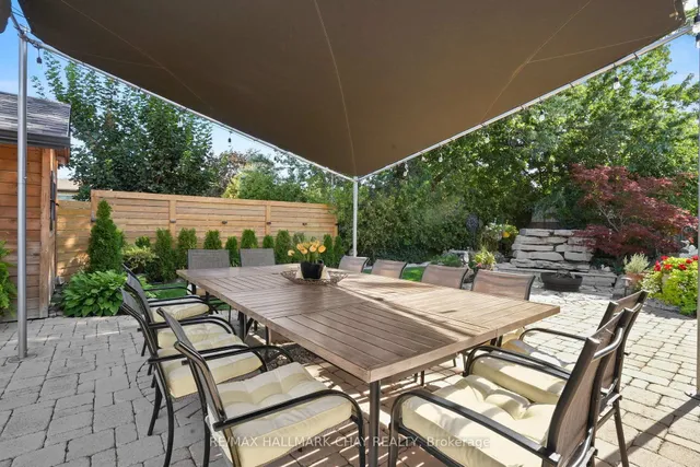 8 Grassington Cres, Brampton 3