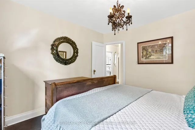 146 Government Rd, Toronto 5
