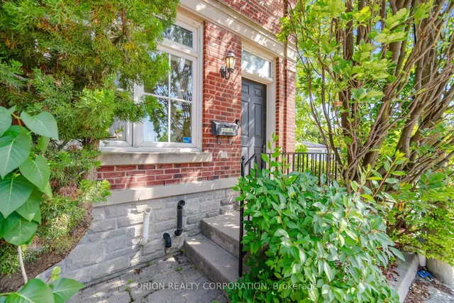 6 St Raymond Hts, Toronto 5