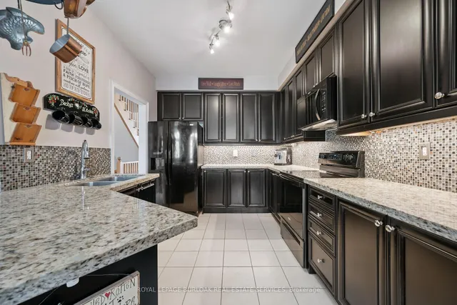 1983 Rackus Cres, Mississauga 3