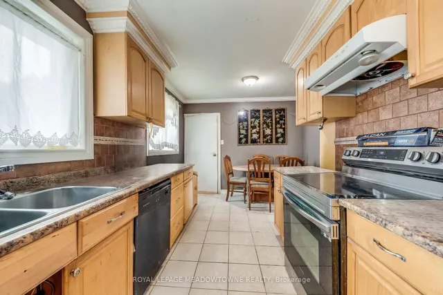 8 Midhurst Dr, Toronto 5