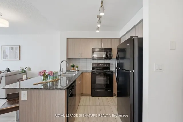 80 Esther Lorrie Dr #1116, Toronto 5