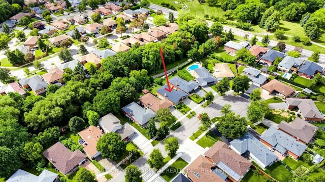 27 Warlingham Crt, Toronto 5