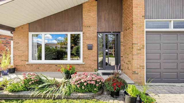 27 Warlingham Crt, Toronto 3