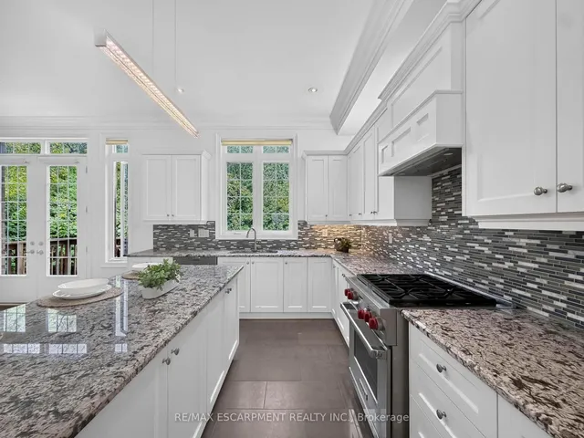 2121 Blackforest Cres, Oakville 4