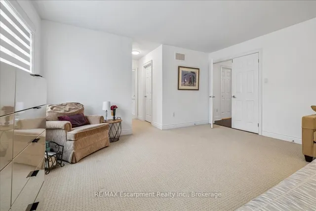 2400 Spring Meadow Way, Oakville 5