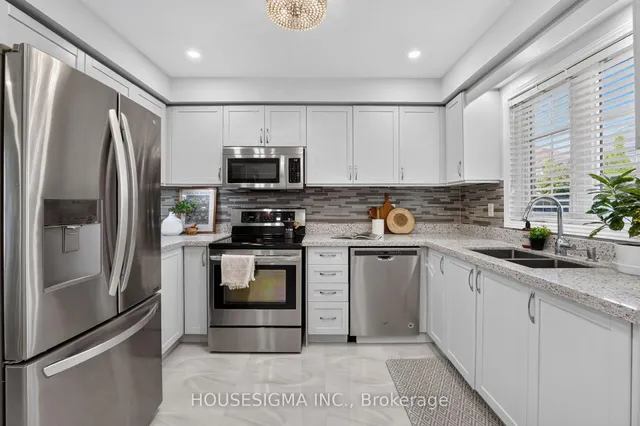 5261 Palmetto Pl, Mississauga 2