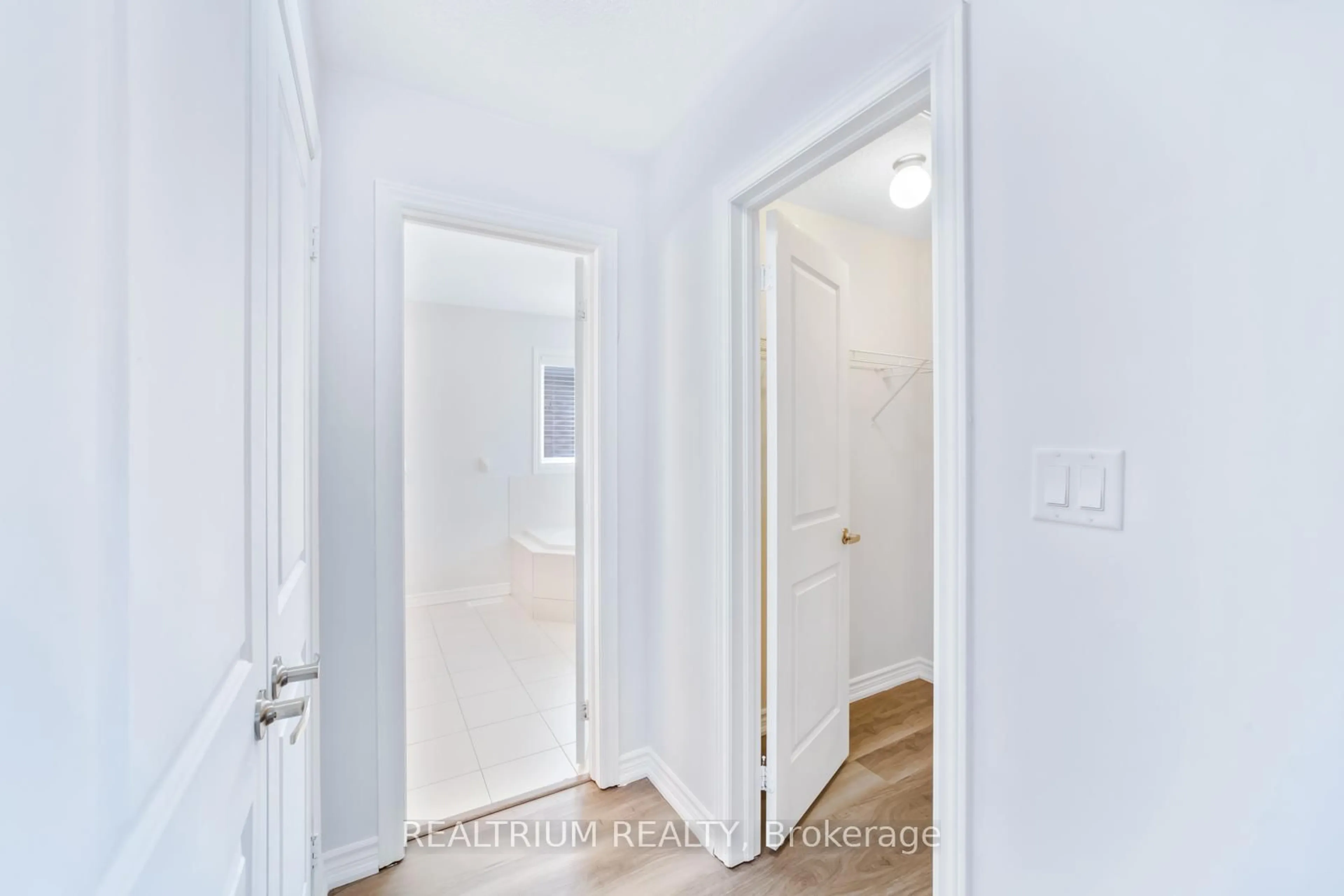 trreb/IMG-W13788934_0cc5b853-ed3d-45e2-9c96-d467faa62077-l.jpg