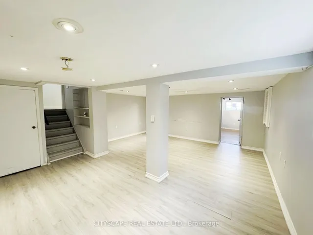 61 Bloomington Cres, Toronto 3