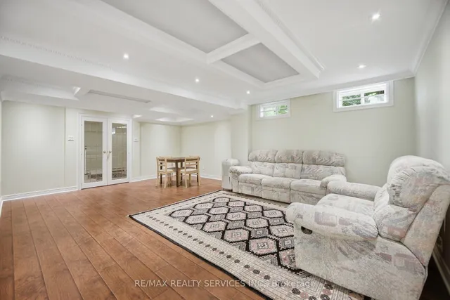 8 Riverbank Rd, Brampton 2